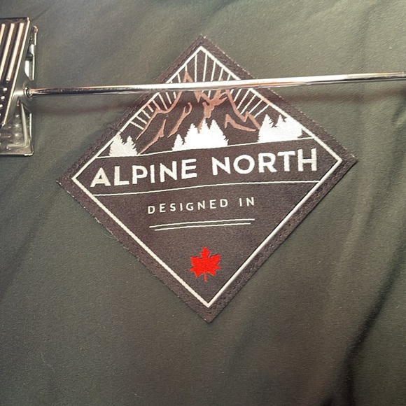 Alpine North - Forillon Vegan Down Short Quilted Puffer Jacket - Deep Green 1X - Picture 16 of 17